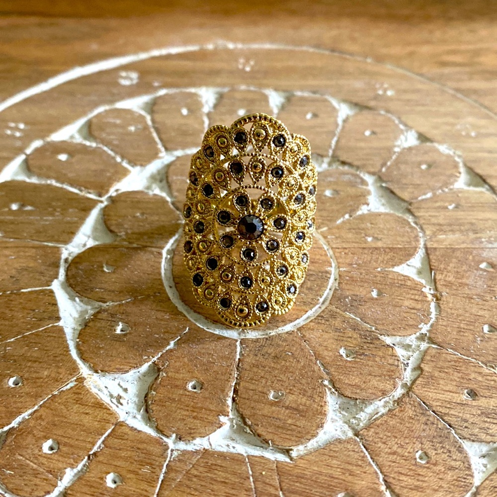 Gold and rhinestone ring. Size 6